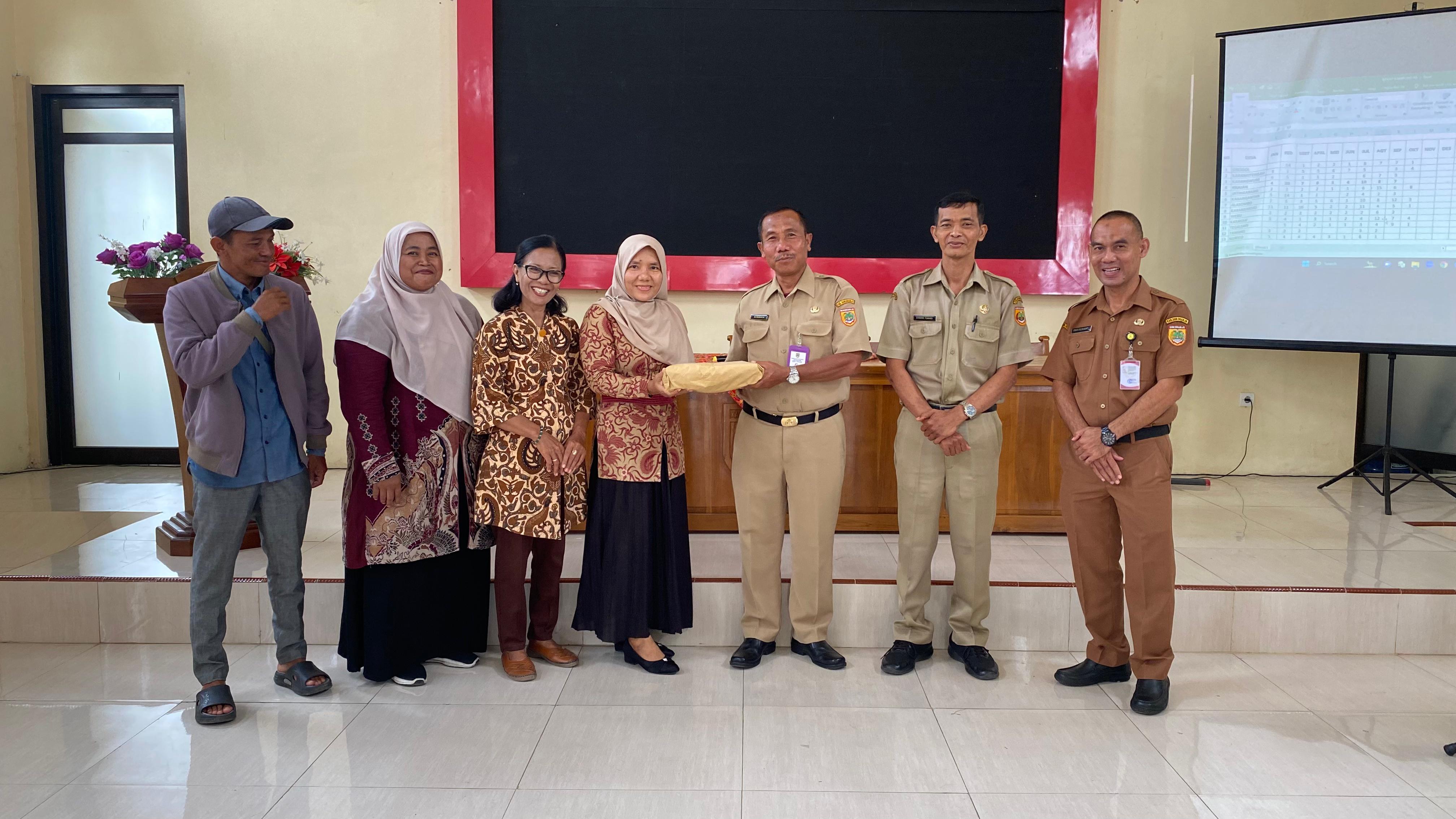 PENERIMAAN PENGHARGAAN PROGRAM KELUARGA BERENCANA